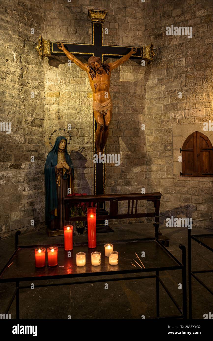 Crocifisso in una delle cappelle dell'abside della Basilica di Santa Maria del Mar (Barcellona, Catalogna, Spagna) ESP: Crocifijo en Santa Maria del Mar Foto Stock