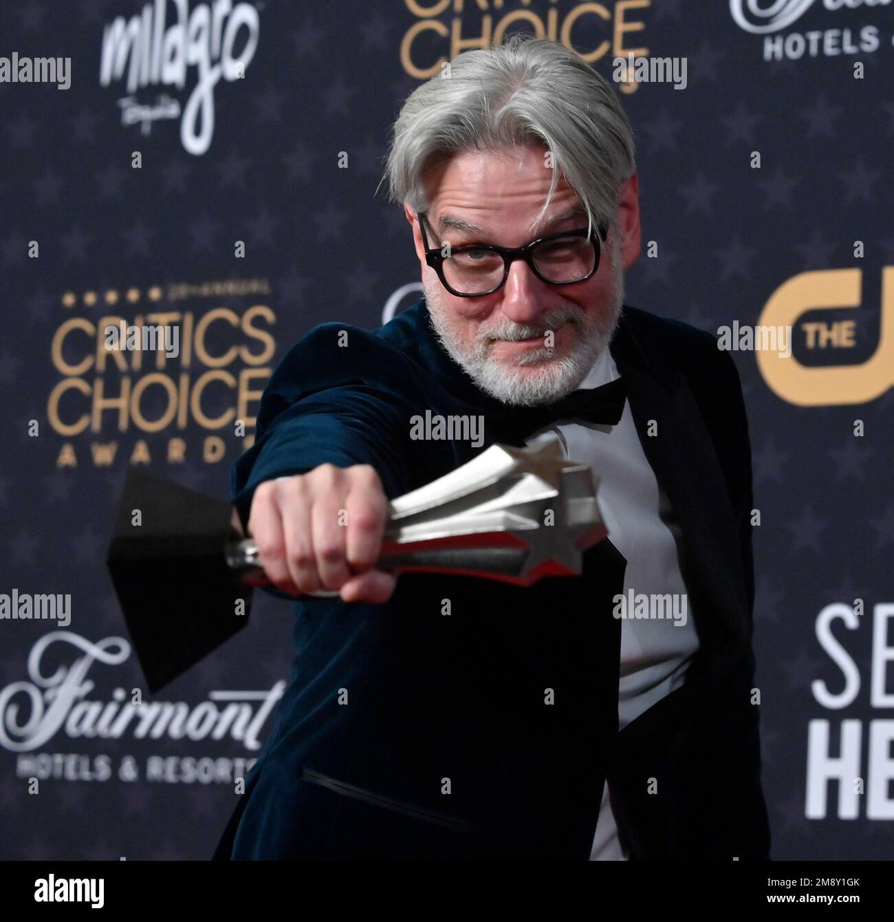 Los Angeles, Stati Uniti. 15th Jan, 2023. Peter Gould appare dietro le quinte con il premio "Best Drama Series" per "Better Call Saul" durante il premio annuale Critics' Choice 28th al Fairmont Century Plaza di Los Angeles domenica 15 gennaio 2023. Foto di Jim Ruymen/UPI Credit: UPI/Alamy Live News Foto Stock