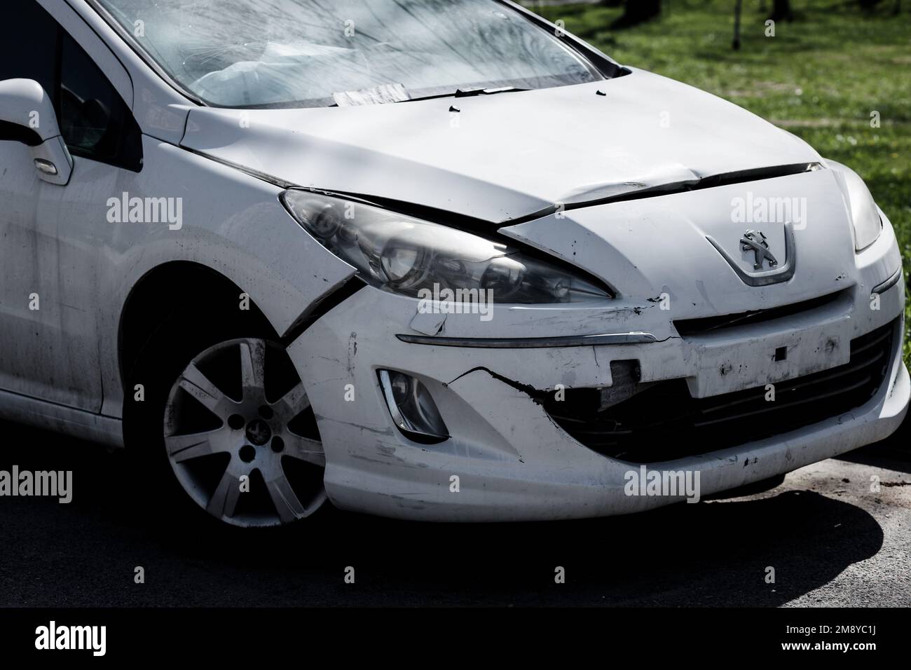 Minsk, Bielorussia, gennaio 2023 - vettura peugeot rotta. crash automobile Foto Stock