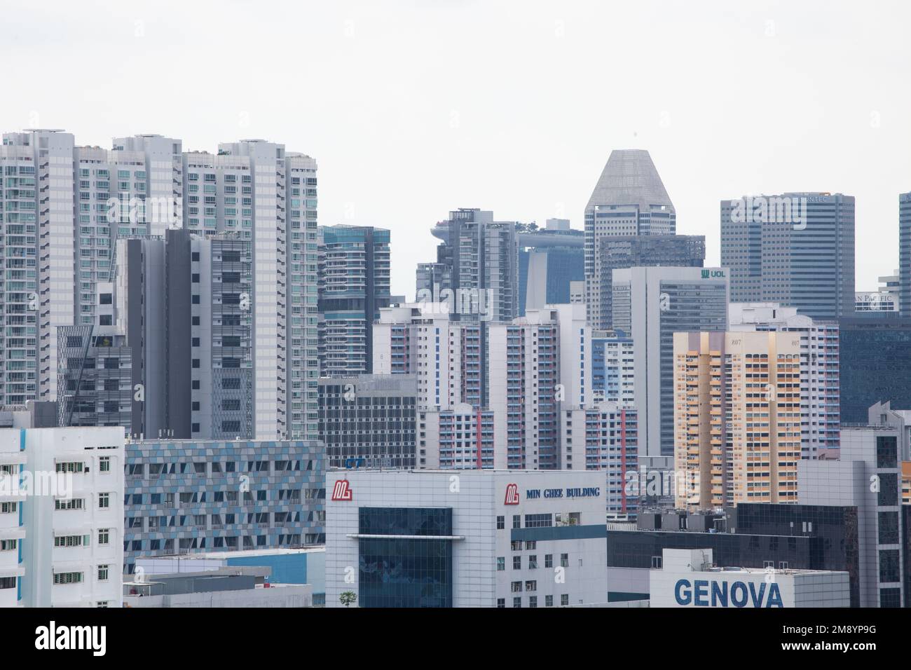 2023. Vari edifici architettonici, dal design commerciale, residenziale e hotel in un unico telaio, la città più costosa del mondo. Singapore. Foto Stock