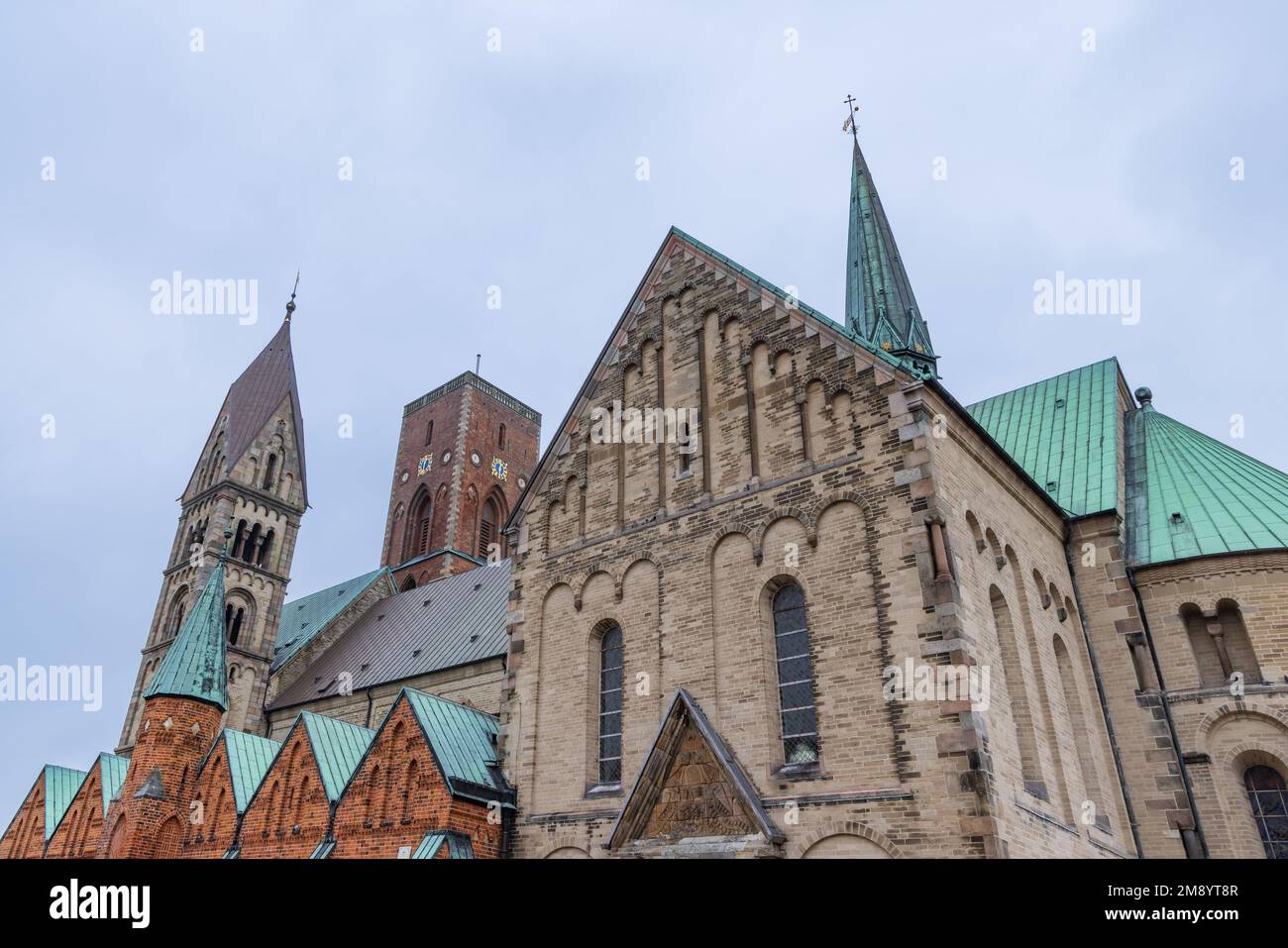 Paesaggio urbano con la cattedrale del piccolo villaggio pittoresco Ribe nel sud Jutland in Danimarca. La città più antica della Scandinavia Foto Stock