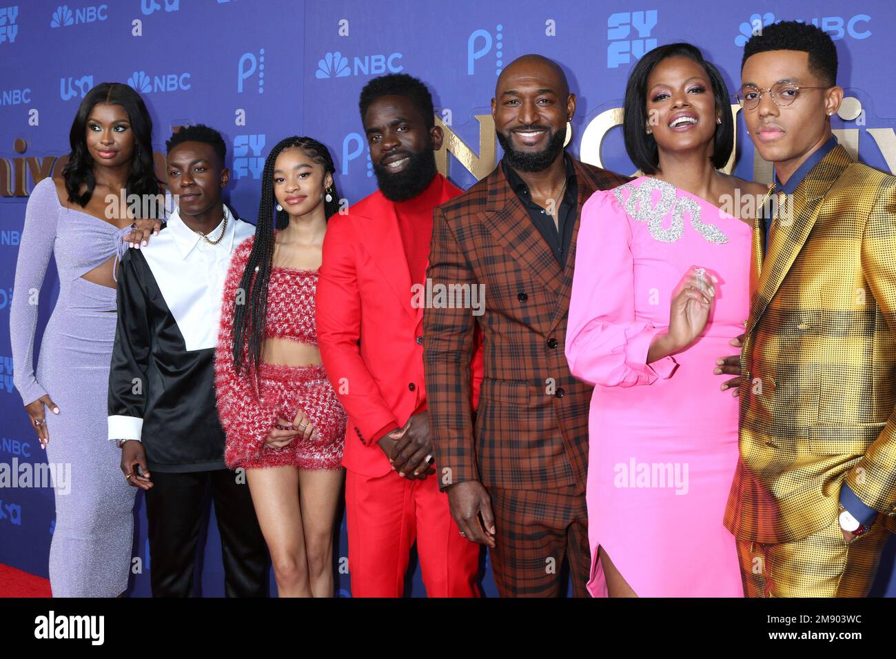 15 gennaio 2023, Pasadena, CA, USA: LOS ANGELES - 15 GENNAIO: Courtney Coco Jones, Olly Sholotan, Akira Jolie Akbar, Jimmy Akingbola, Adrian Holmes, Cassandra Freeman, Jabari Banks al NBCUniversal Press Tour Red Carpet al Langham Pasadena Hotel il 15 gennaio 2023 a Pasadena, CA (Credit Image: © Kay Blake/ZUMA Press Wire) SOLO PER USO EDITORIALE! Non per USO commerciale! Foto Stock