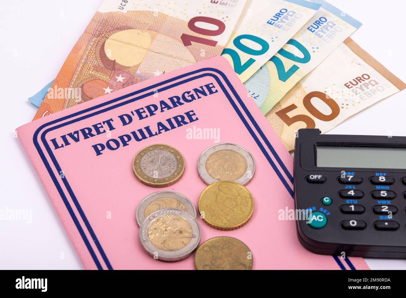 Parigi, Francia - 16 gennaio 2023 : libro di risparmio Livret d'Epargne Populaire. Il tasso d'interesse del Livret d'Epargne Populaire aumenta il 1 febbraio; Foto Stock