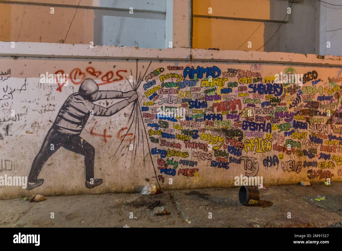 ASSUAN, EGITTO: 12 FEBBRAIO 2019: Graffiti su un muro ad Assuan, Egitto Foto Stock