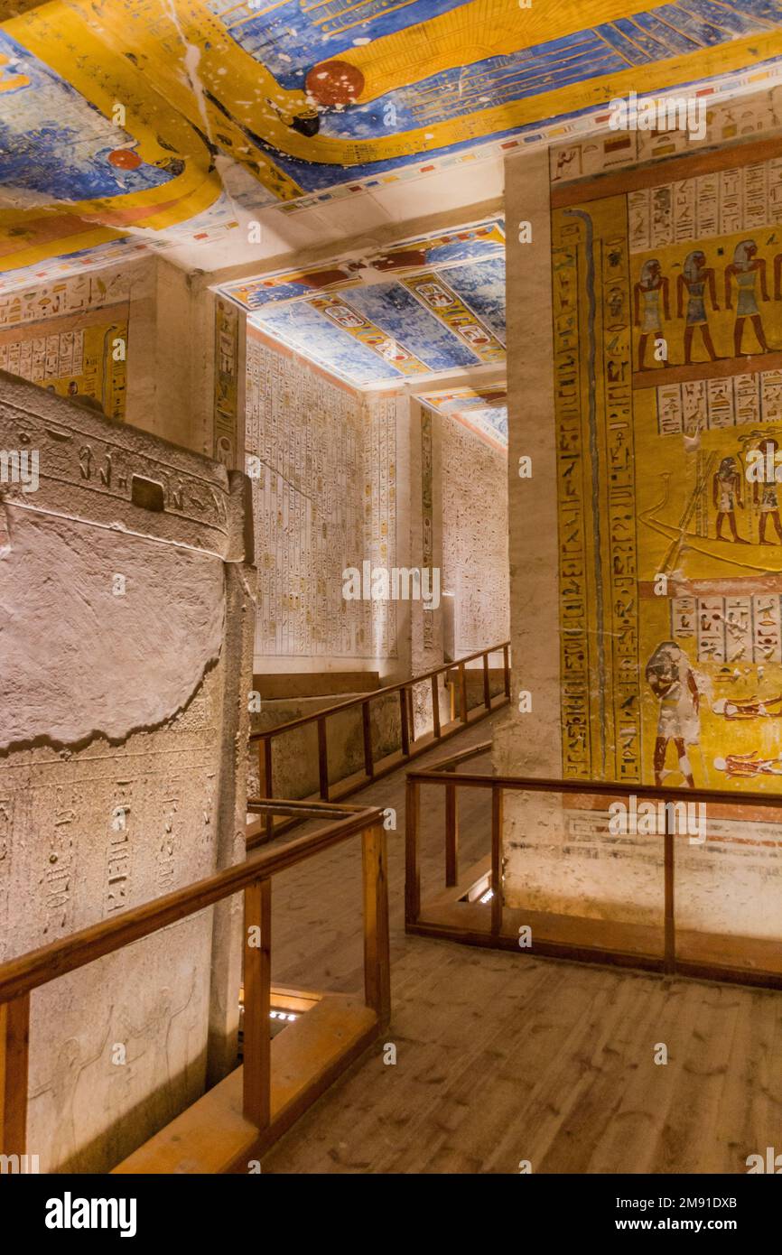 LUXOR, EGITTO - 20 FEBBRAIO 2019: Camera di sepoltura della tomba di Ramesses IV nella Valle dei Re nella necropoli di Teban, Egitto Foto Stock