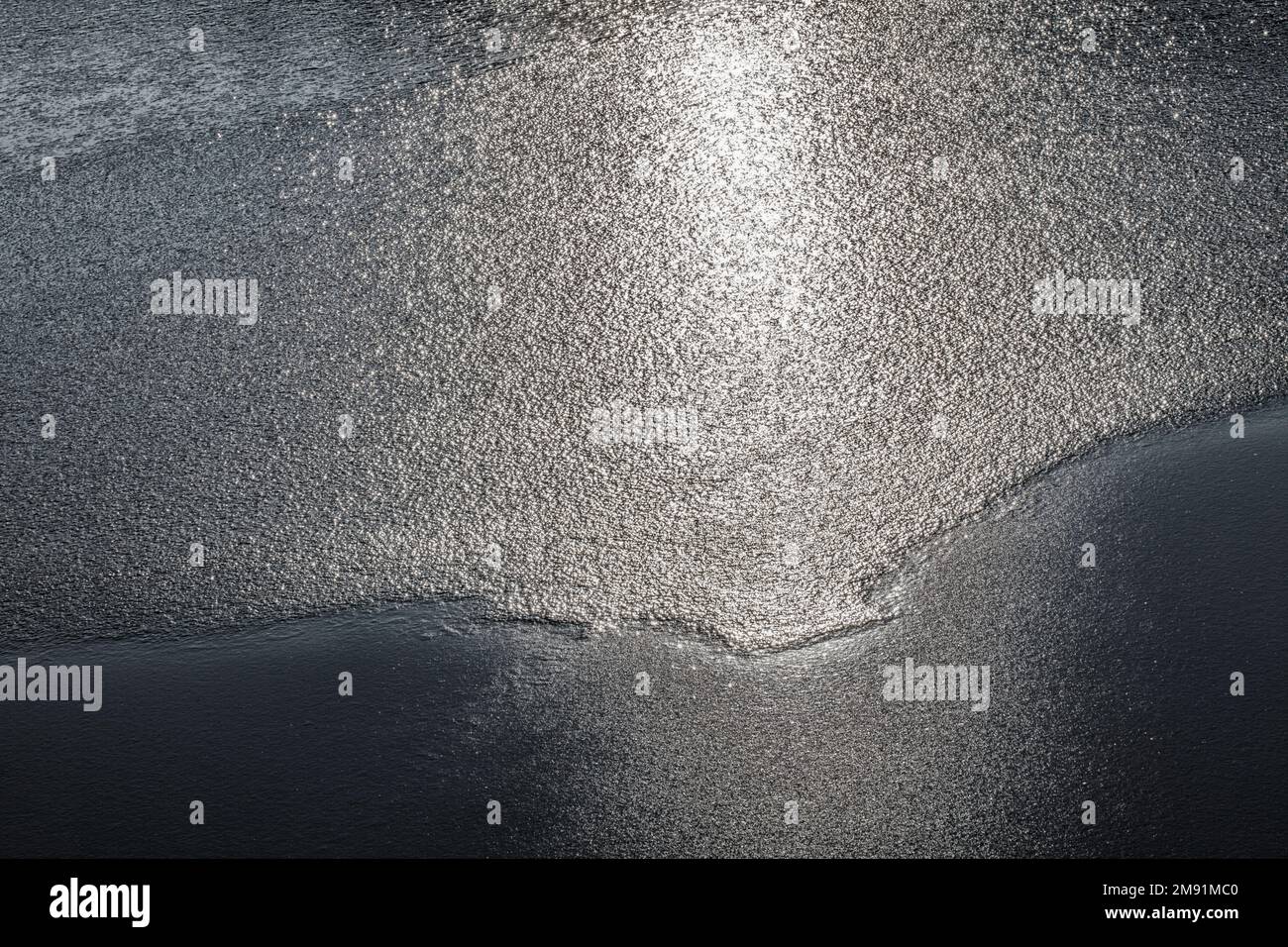 Lago congelato, strutture della superficie dell'acqua Foto Stock
