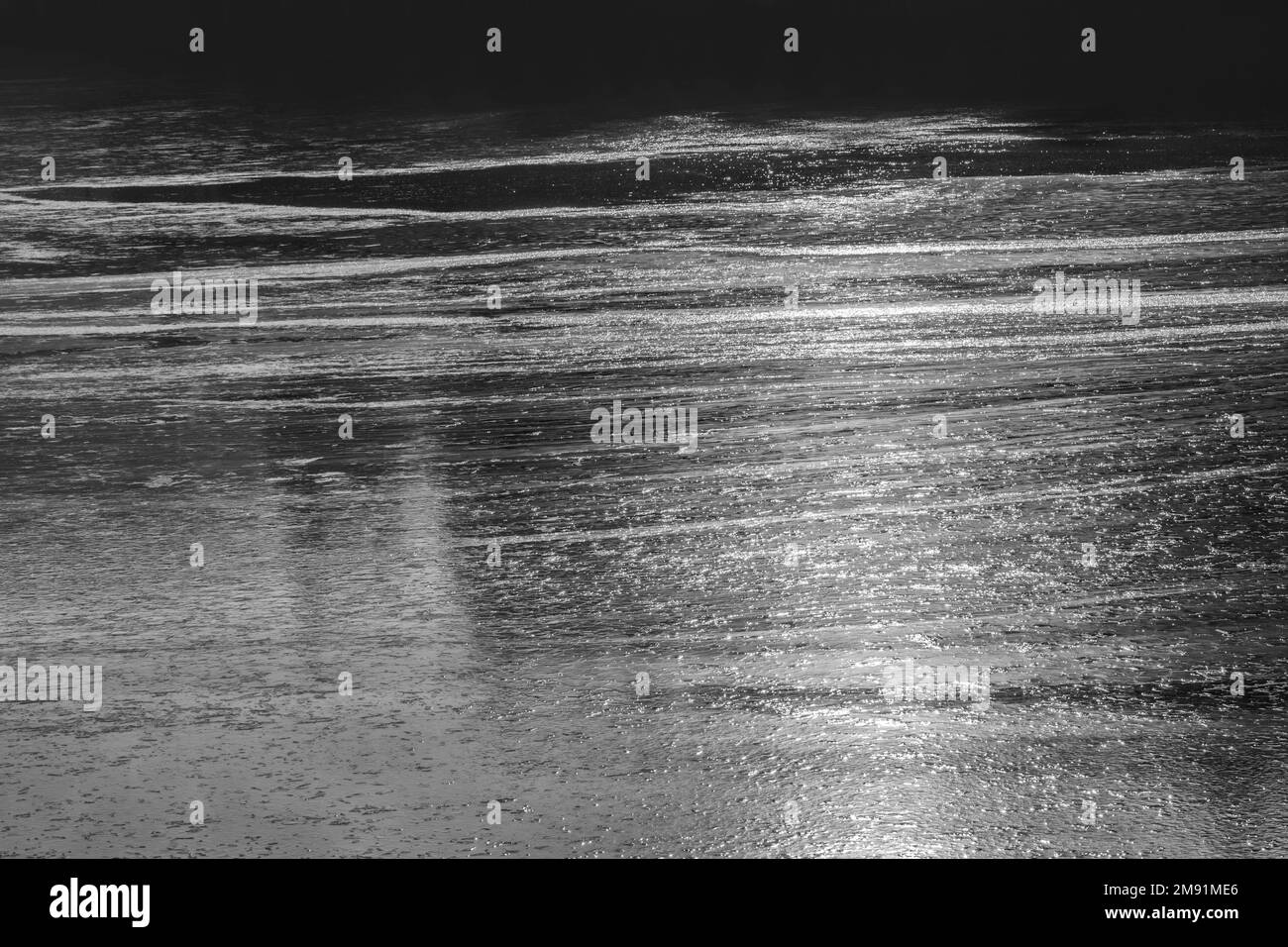 Lago congelato, strutture della superficie dell'acqua Foto Stock