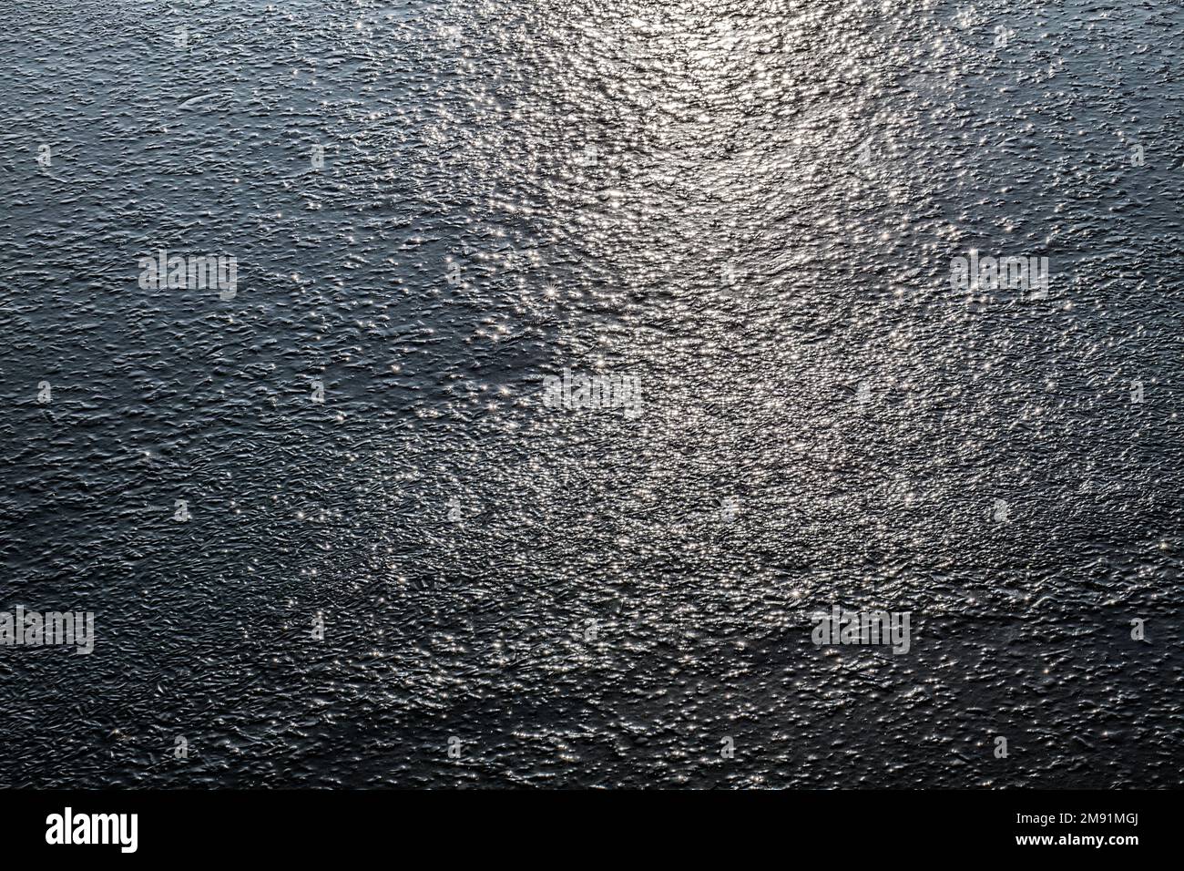 Lago congelato, strutture della superficie dell'acqua Foto Stock