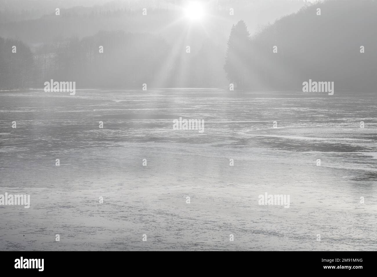 Lago congelato, strutture della superficie dell'acqua Foto Stock