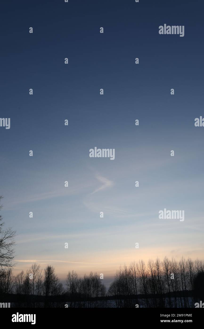 Tramonto cielo per sfondo. incredibile alba panoramica o tramonto cielo. cielo scena Foto Stock