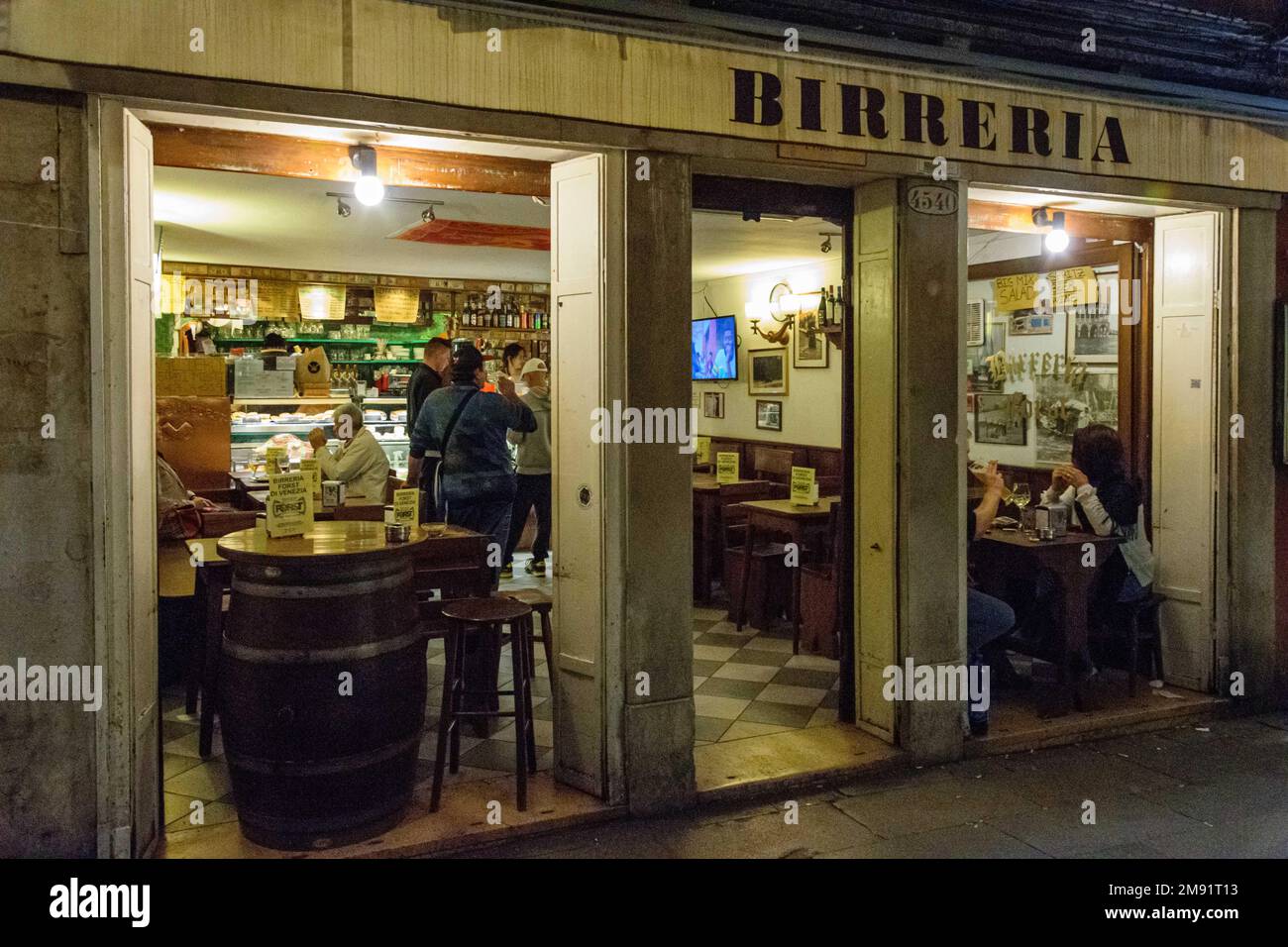Un bar sul retro a Venezia. Foto Stock