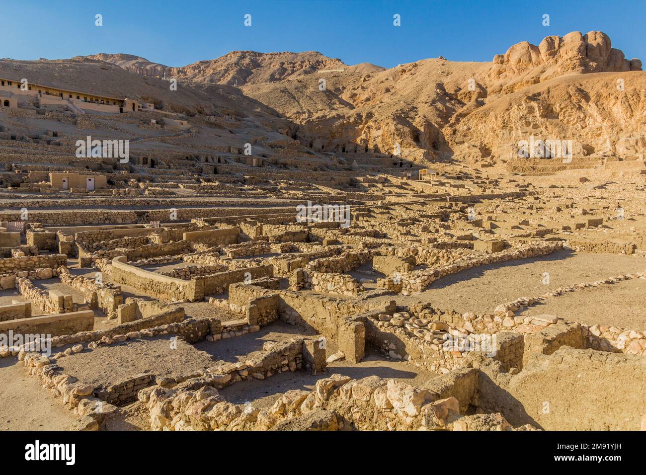 Deir el-Medina, antico villaggio degli operai egiziani vicino a Luxor Foto Stock