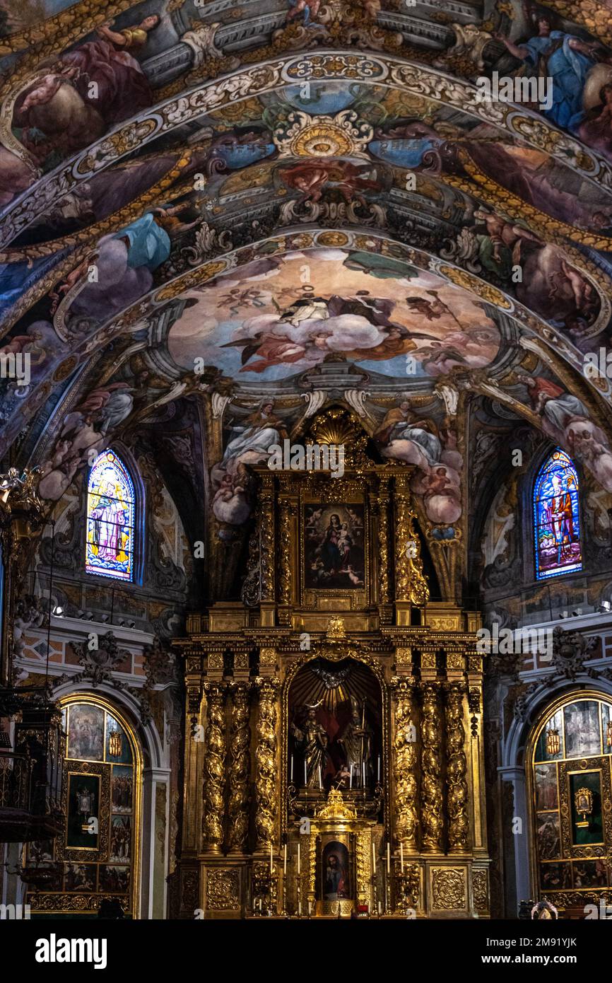 Dipinti sulle pareti e sul soffitto della chiesa barocca San Nicolas de Bari a Valencia. Spagna. Foto Stock
