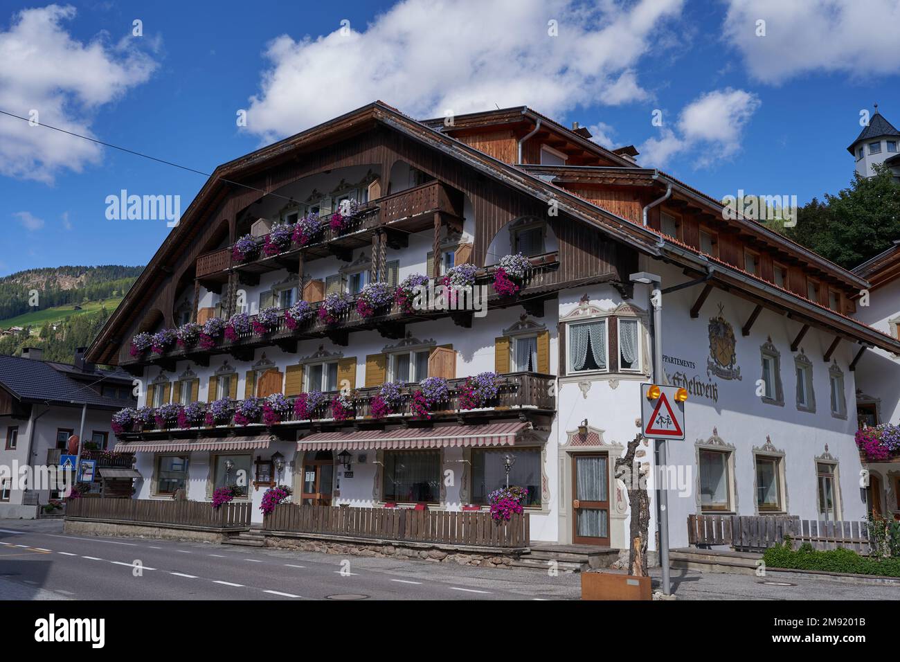 Sesto - Sesto, Italia - 19 settembre 2022 - l'affascinante villaggio di Sesto si trova nel suggestivo mondo montano delle Dolomiti di Sesto Foto Stock