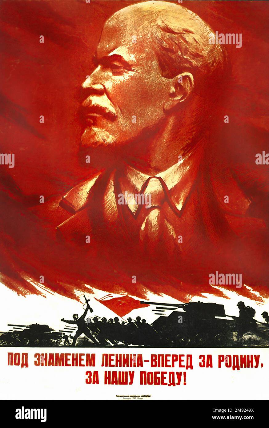 Sotto la bandiera di Lenin! (URSS) (tradotto dal russo) - poster di propaganda sovietica dell'URSS d'epoca Foto Stock