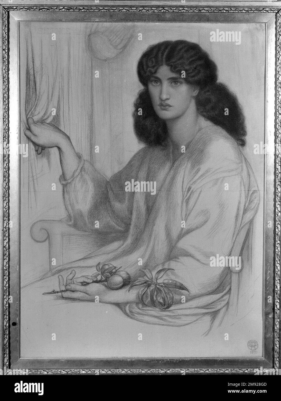 Silenzio Dante Gabriel Rossetti (inglese, 1828-1882). Silenzio, 1870. Pigmento secco (pastello o gesso) su due fogli di carta per la colatura, 41 7/8 x 30 3/8 pollici (106,4 x 77,2 cm). Negli ultimi decenni dell’Ottocento, Dante Gabriel Rossetti e i suoi colleghi inglesi del movimento estetico d’avanguardia hanno sempre più messo in discussione l’ideale del “finish” e hanno esposto pubblicamente schizzi e studi come questo. Rossetti fece innumerevoli disegni e dipinti del suo amante, l'artista tessile e modello Jane Burden Morris. Questo lavoro è probabilmente iniziato come studio per il dipinto la Pia de’Tolome del 1868 Foto Stock