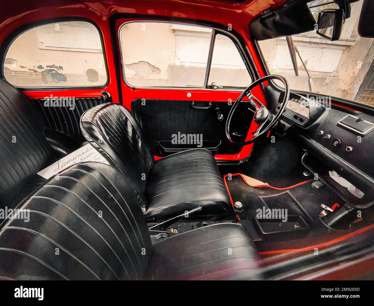 2013 Fiat 500 Abarth interni e pomello della leva del cambio Foto stock -  Alamy