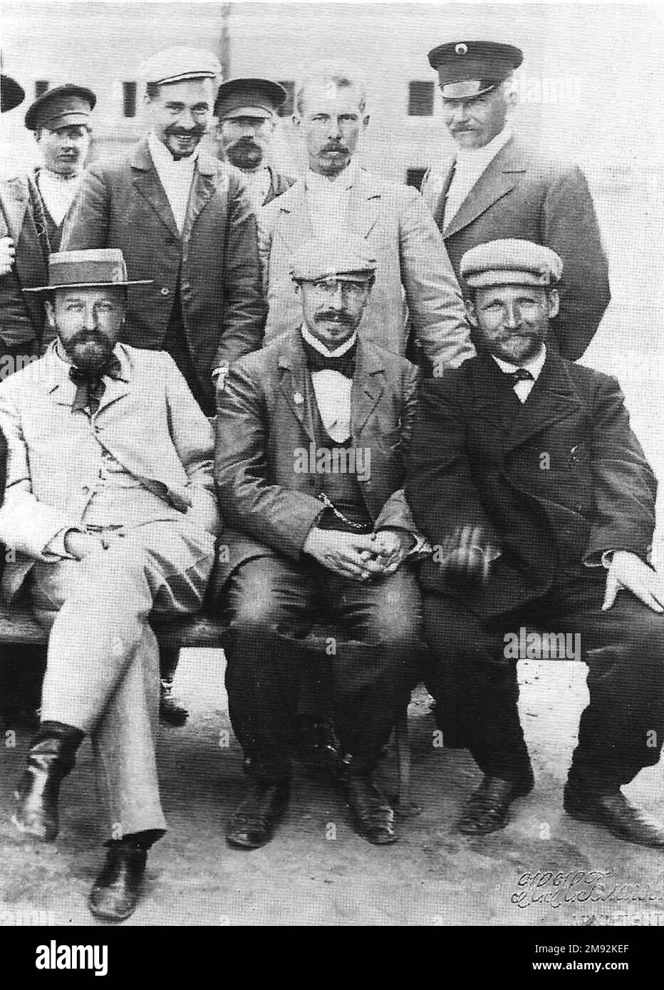 S.U. Solovyov (a sinistra) con i colleghi N. N. Blagoveshchensky (seduta al centro) e D. P. Sukhov (seduta a destra) ca. prima del 1912 Foto Stock