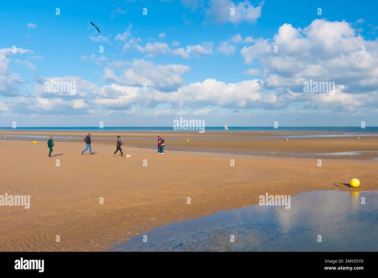 Francia, Calvados (14), Cabourg, spiaggia durante una marea primaverile Foto Stock