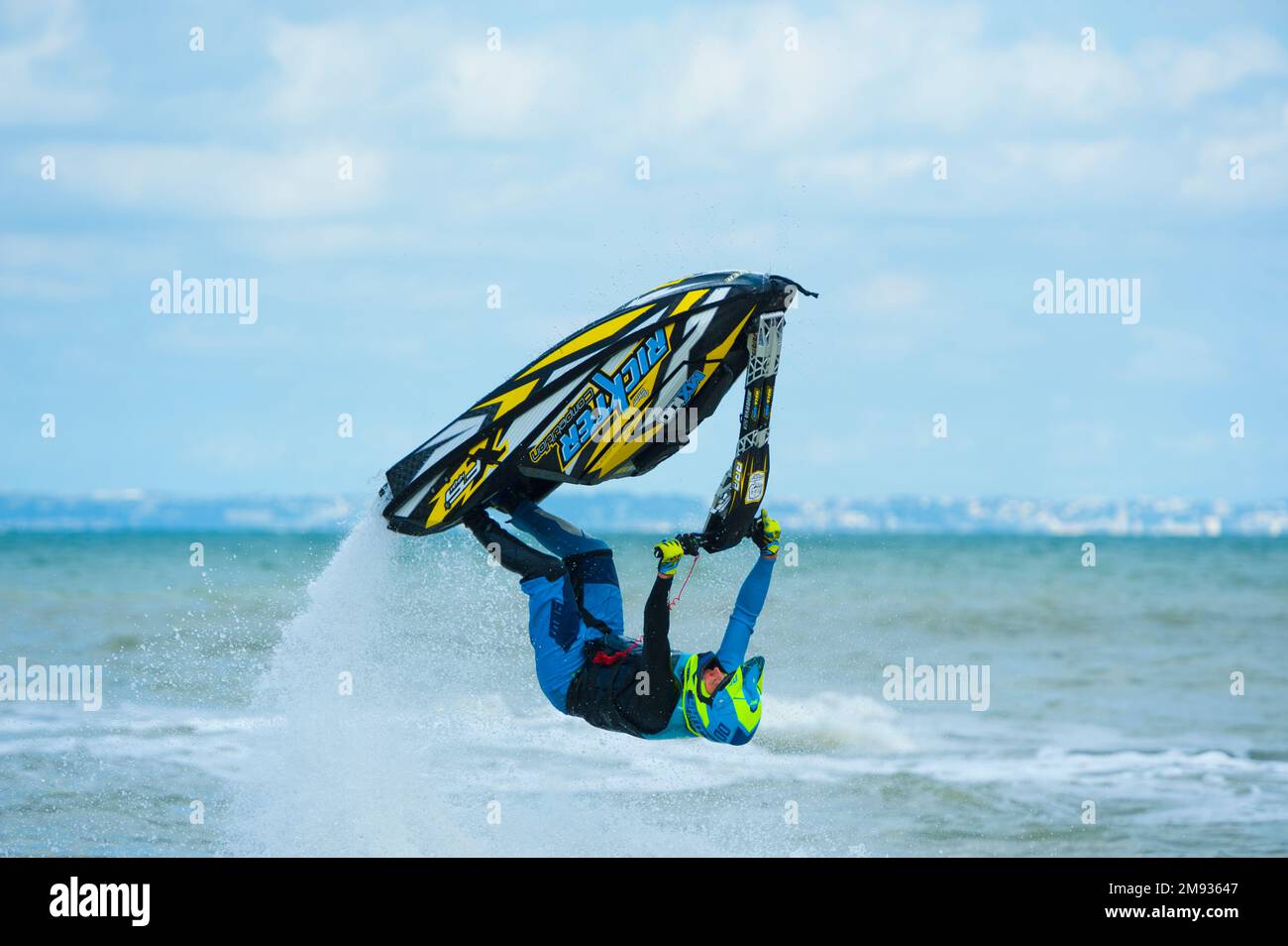 Francia, Calvados (14), Villers-sur-Mer, Grand Ouest jet ski Championship 2018, dimostrazione di moto d'acqua freestyle di Thomas Auzou Foto Stock