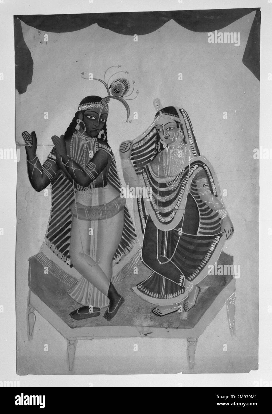 Krishna e Radha Krishna e Radha, fine 19th-inizio 20th ° secolo. Acquerelli su carta con dettagli in stagno lucido, 16 x 10 1/2 pollici (40,6 x 26,7 cm). Questa immagine acquerello è chiamata un dipinto di Kalighat, prodotto rapidamente e in multipli per la vendita nei mercati intorno al tempio di Kali a Kolkata alla fine del ventesimo secolo. Caratteristiche comuni dei dipinti di Kalighat sono l'applicazione libera di ombreggiatura intorno alle braccia, gambe, e facce delle figure e la tenda rudimentale in cima a suggerire un palco o un altare impostazione. Gli artisti indiani modernisti dell'inizio del ventesimo secolo citerebbero K Foto Stock