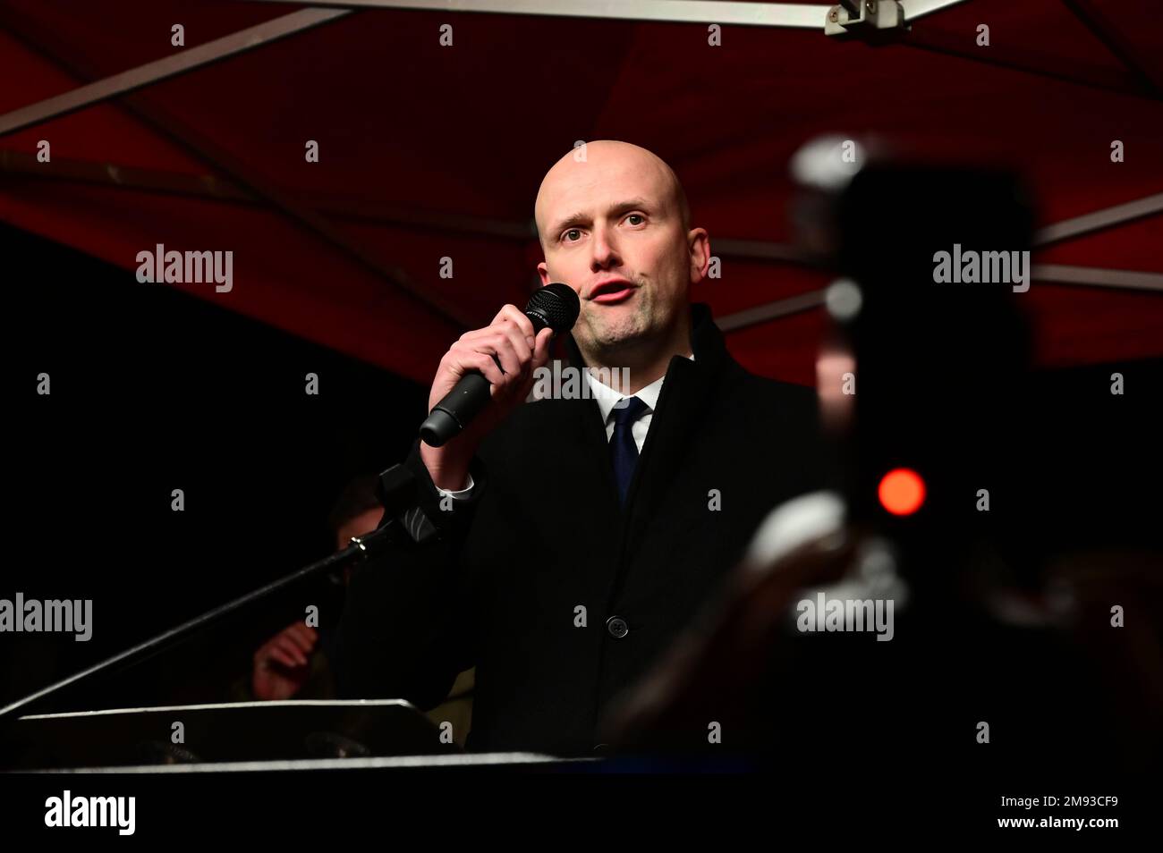 Downing Street, gennaio 16 2023. Londra, Regno Unito. Stephen Flynn deputato della SNP presso i sindacati i lavoratori, e lavoratori di classe inferiore difendere il diritto di sciopero e la destra. Protesta per un salario vivente da un governo che cerca di usare divide & governare & razzismo per dividere la nostra resistenza. Credit: Vedi li/Picture Capital/Alamy Live News Foto Stock