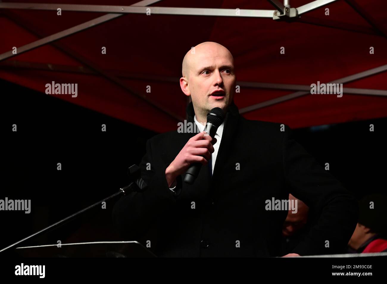 Downing Street, gennaio 16 2023. Londra, Regno Unito. Stephen Flynn deputato della SNP presso i sindacati i lavoratori, e lavoratori di classe inferiore difendere il diritto di sciopero e la destra. Protesta per un salario vivente da un governo che cerca di usare divide & governare & razzismo per dividere la nostra resistenza. Credit: Vedi li/Picture Capital/Alamy Live News Foto Stock