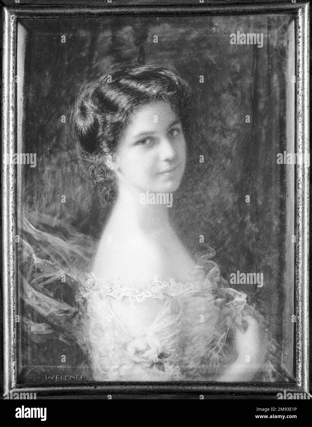 Miss Alice Fries Carl Weidner (americano, 1865-1906). , ca. 1901. Acquerello in avorio ritratto in rivestimento metallico con struttura in legno sotto la lente di vetro, immagine (vista): 3 5/8 x 2 13/16 poll. (9,2 x 7,1 cm). Arte americana ca. 1901 Foto Stock Miss Alice Fries Carl Weidner (americano, 1865-1906). , ca. 1901. Acquerello in avorio ritratto in rivestimento metallico con struttura in legno sotto la lente di vetro, immagine (vista): 3 5/8 x 2 13/16 poll. (9,2 x 7,1 cm). Arte americana ca. 1901 Foto Stock
