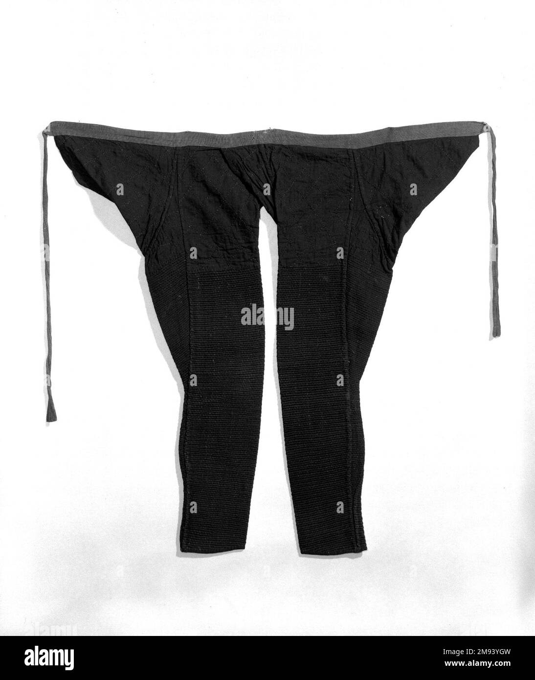 Momohiki (Tight-fitting Trusers) Momohiki (Tight-fitting Trusers), 19th ° secolo. Panno in cotone tinto indaco, 38 x 33 poll. (96,5 x 83,8 cm). Arte asiatica 19th ° secolo Foto Stock