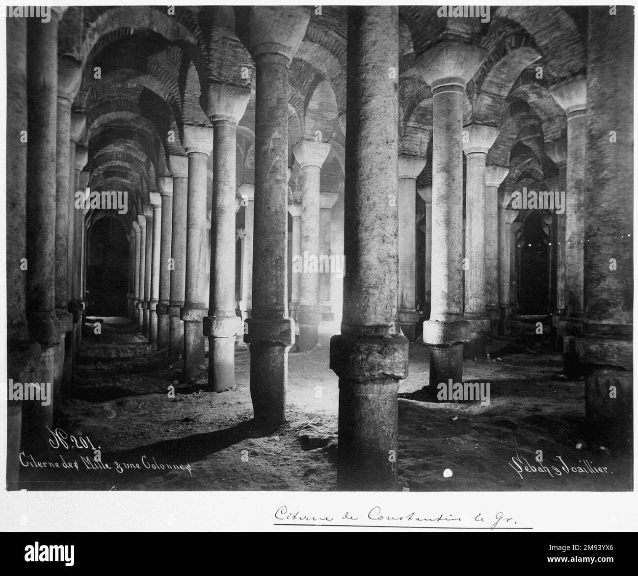 Cisterna Bizantina Pascal Sébah (turco, 1823-1886). Cisterna Bizantina, ca. 1860-1880. Fotografia in argento gelatina, foglio: Altezza: 12 cm Arti del mondo islamico ca. 1860-1880 Foto Stock