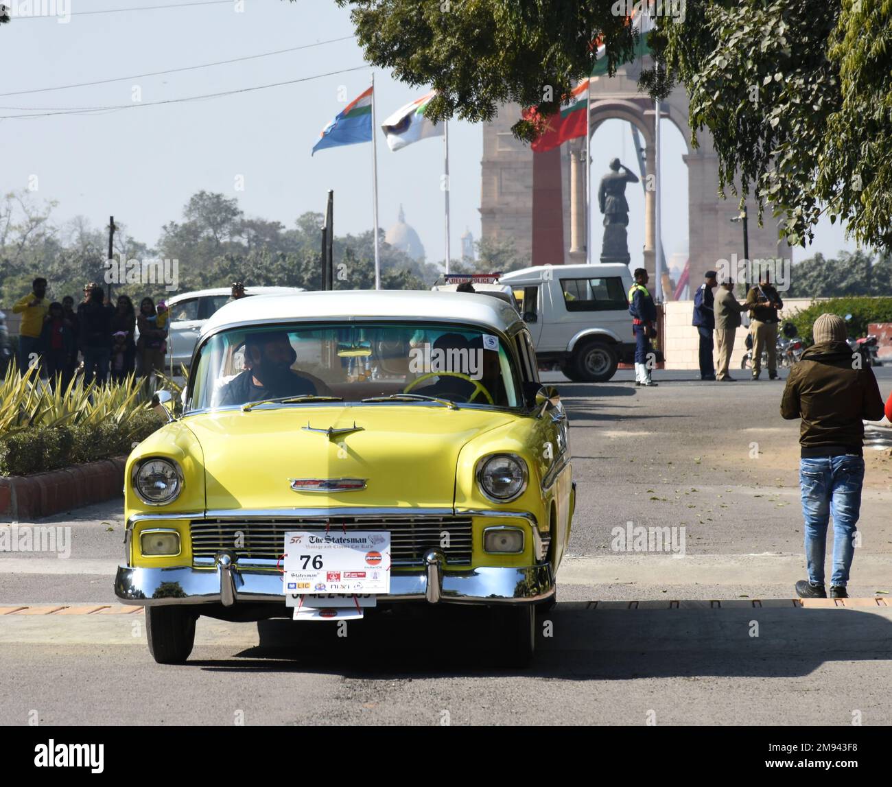 Nuova Delhi, India. 15th Jan, 2023. una vecchia auto classica vicino india cancello durante il rally auto d'epoca 56th statesman a nuova delhi. (Credit Image: © Indraneel Sen/Pacific Press via ZUMA Press Wire) SOLO PER USO EDITORIALE! Non per USO commerciale! Foto Stock