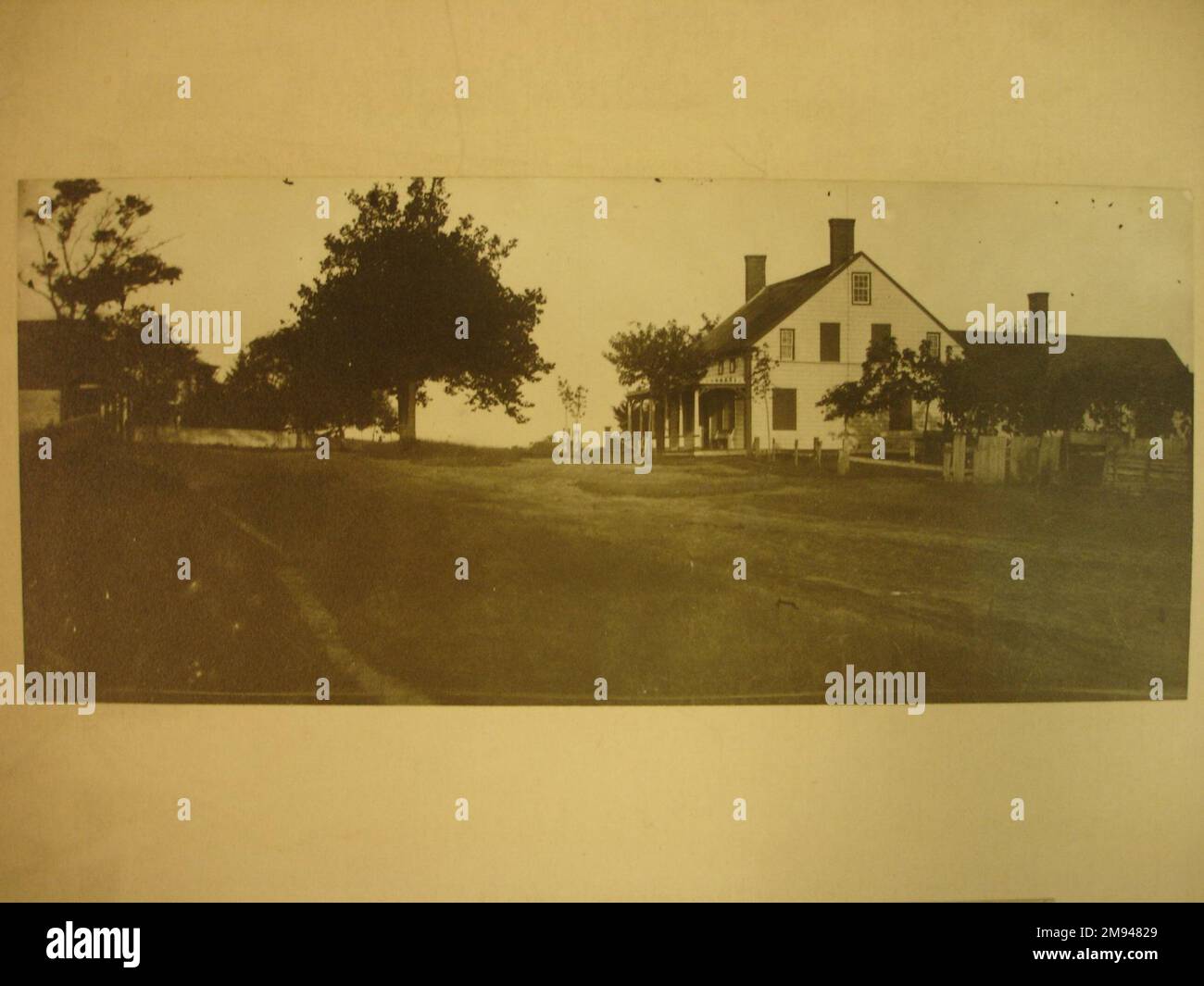 Albergo, buon terreno, L.I. George Bradford Brainerd (americano, 1845-1887). , 1879; stampato 1940s. Fotografia in argento gelatina, immagine: 4 1/8 x 9 1/2 pollici (10,5 x 24,1 cm). Fotografia 1879; stampato 1940s Foto Stock