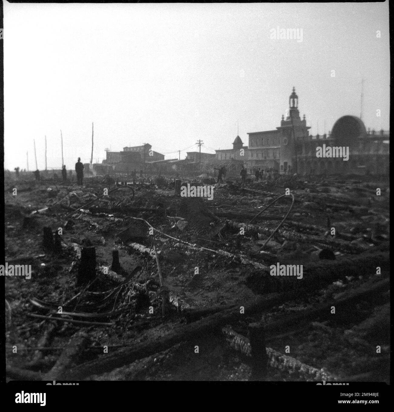 Coney Island Fire, Coney Island S.S. Lewis. , 1903. Negativo, 3 7/16 x 3 5/8 poll. (8,7 x 9,2 cm). 1903 Foto Stock Coney Island Fire, Coney Island S.S. Lewis. , 1903. Negativo, 3 7/16 x 3 5/8 poll. (8,7 x 9,2 cm). 1903 Foto Stock
