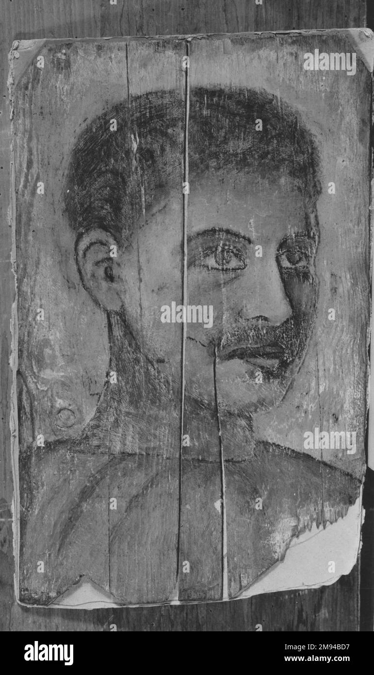 Pittura di un uomo, testa e spalle, su un sottile pannello di legno, ca. 1910. Legno, pigmento, 11 1/4 x 6 3/4 poll. (28,5 x 17,2 cm). Egiziano, classico, antico vicino Oriente arte ca. 1910 Foto Stock