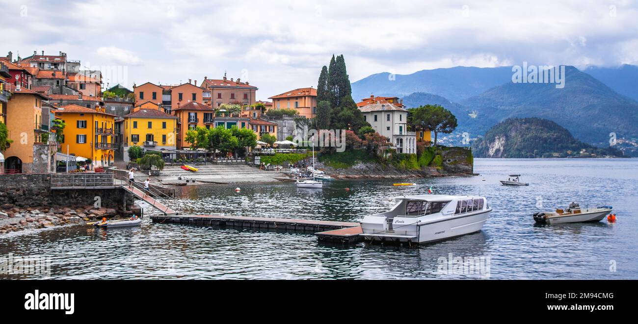 Veduta della città di Varenna sul lago di Como in provincia di Lecco in Lombardia Foto Stock