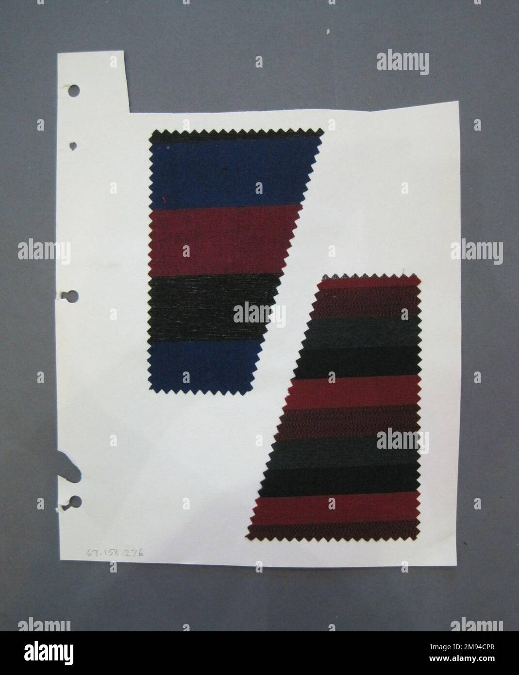 Tessuto Swatch Fab-Tex Inc. , 1963-1966. Cotone, fibra acrilica o cellofan,  carta, foglio: 10 1/2 x 8 1/4 pollici (26,7 x 21 cm). 1963-1966 Foto stock  - Alamy