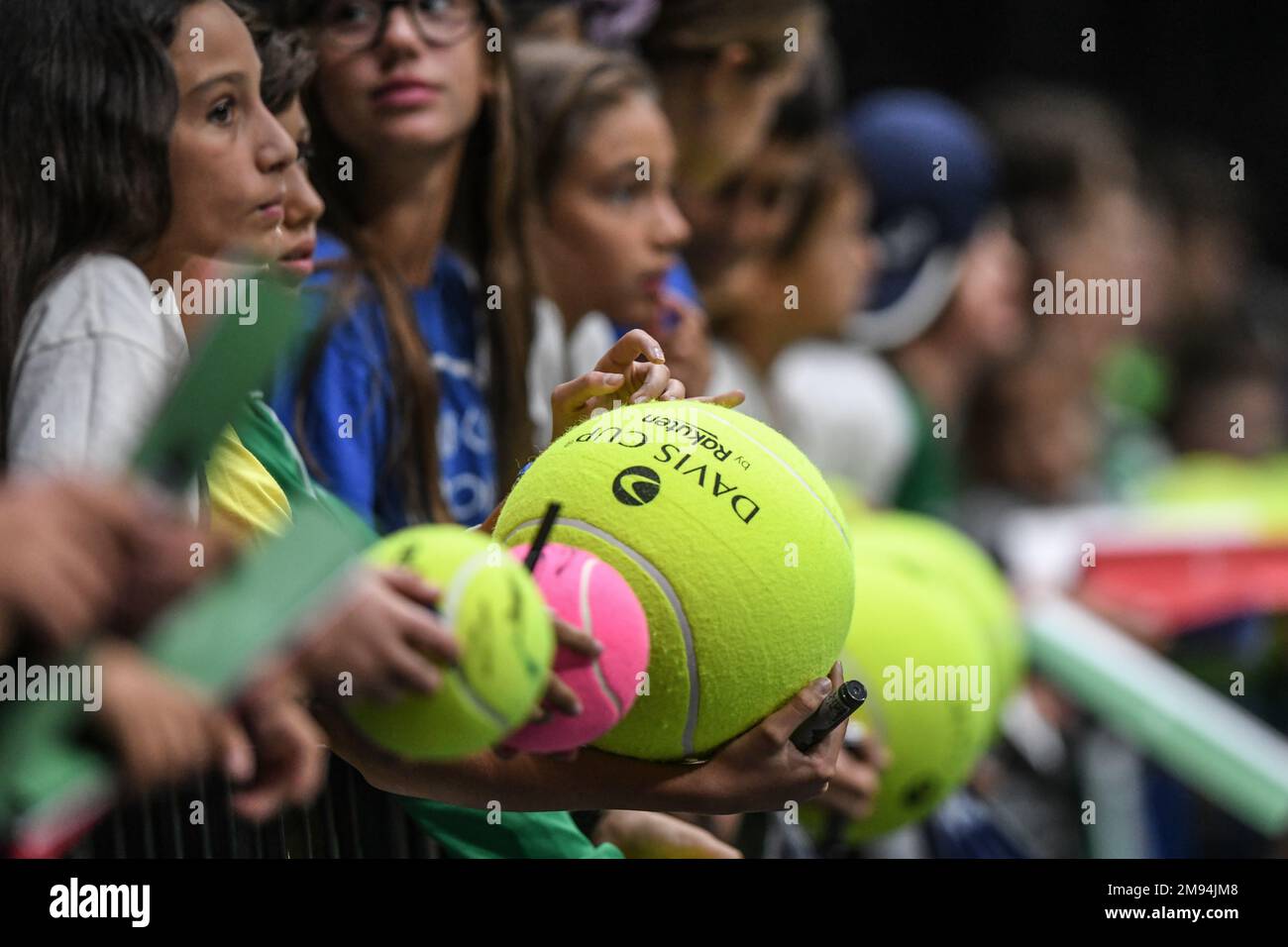 Giovani tifosi italiani alle finali della Coppa Davis, Gruppo A (Unipol Arena, Bologna) Foto Stock