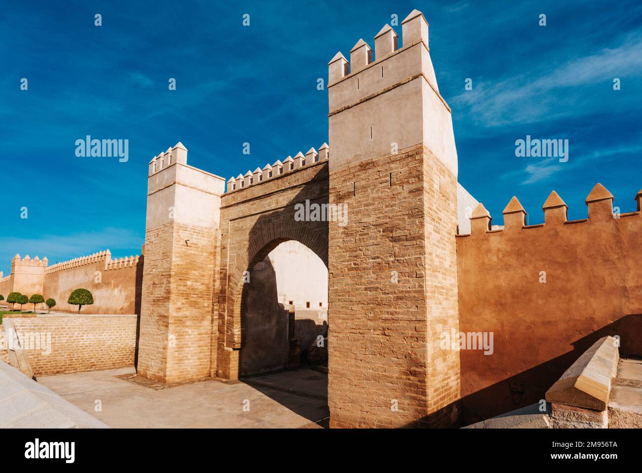 Bab Dar Sanaa, porta di accesso alla Medina di Salé in Marocco Foto Stock