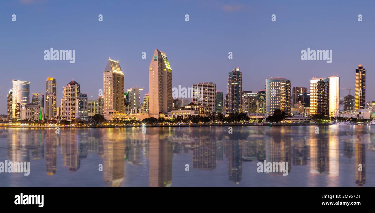 Skyline del centro di San Diego con viaggio panoramico sul lungomare in California negli Stati Uniti Foto Stock
