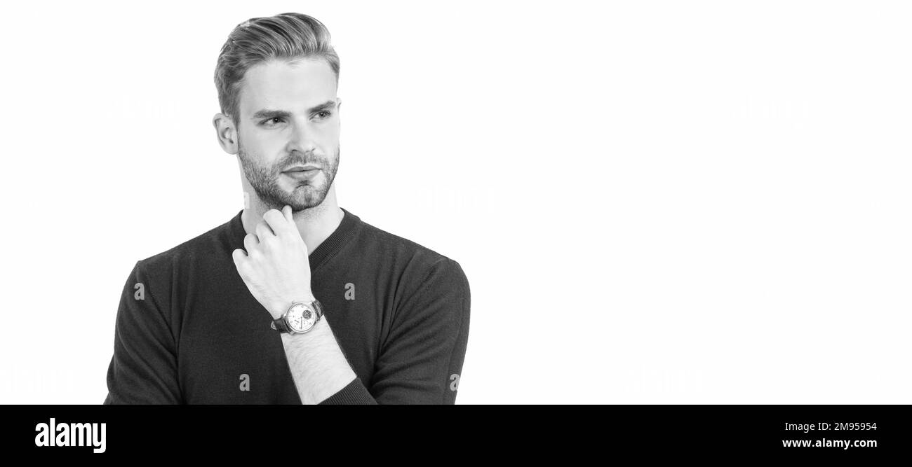 Bel ragazzo con i capelli non rasati viso look pensieroso in stile casual isolato su bianco, serio. Ritratto del volto uomo, banner con spazio per la copia. Foto Stock