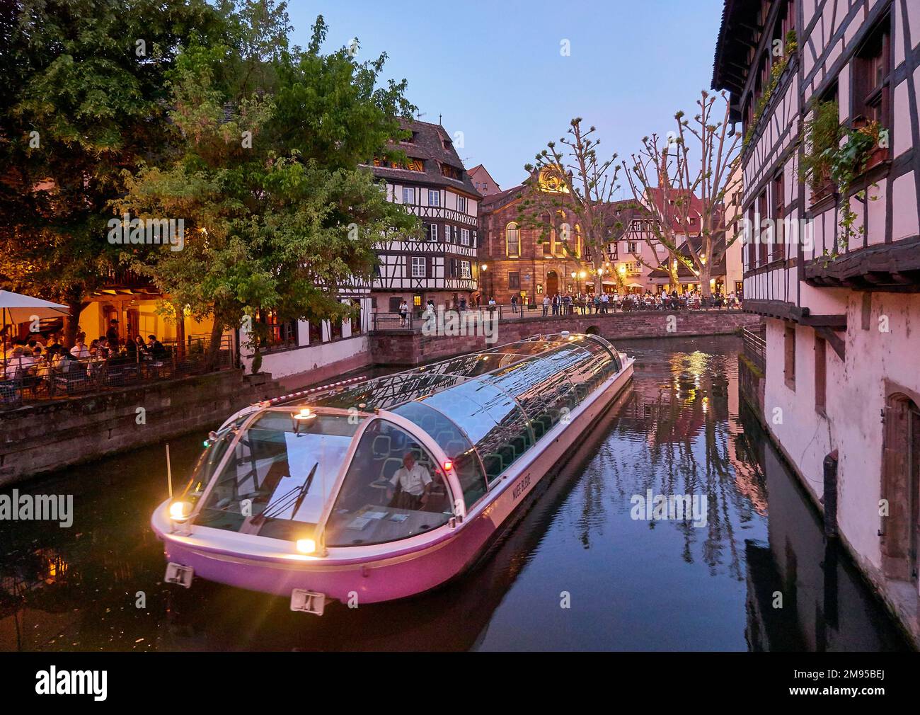 Tour turistico sui canali di Strasburgo, Alsazia (Francia nord-orientale) Foto Stock