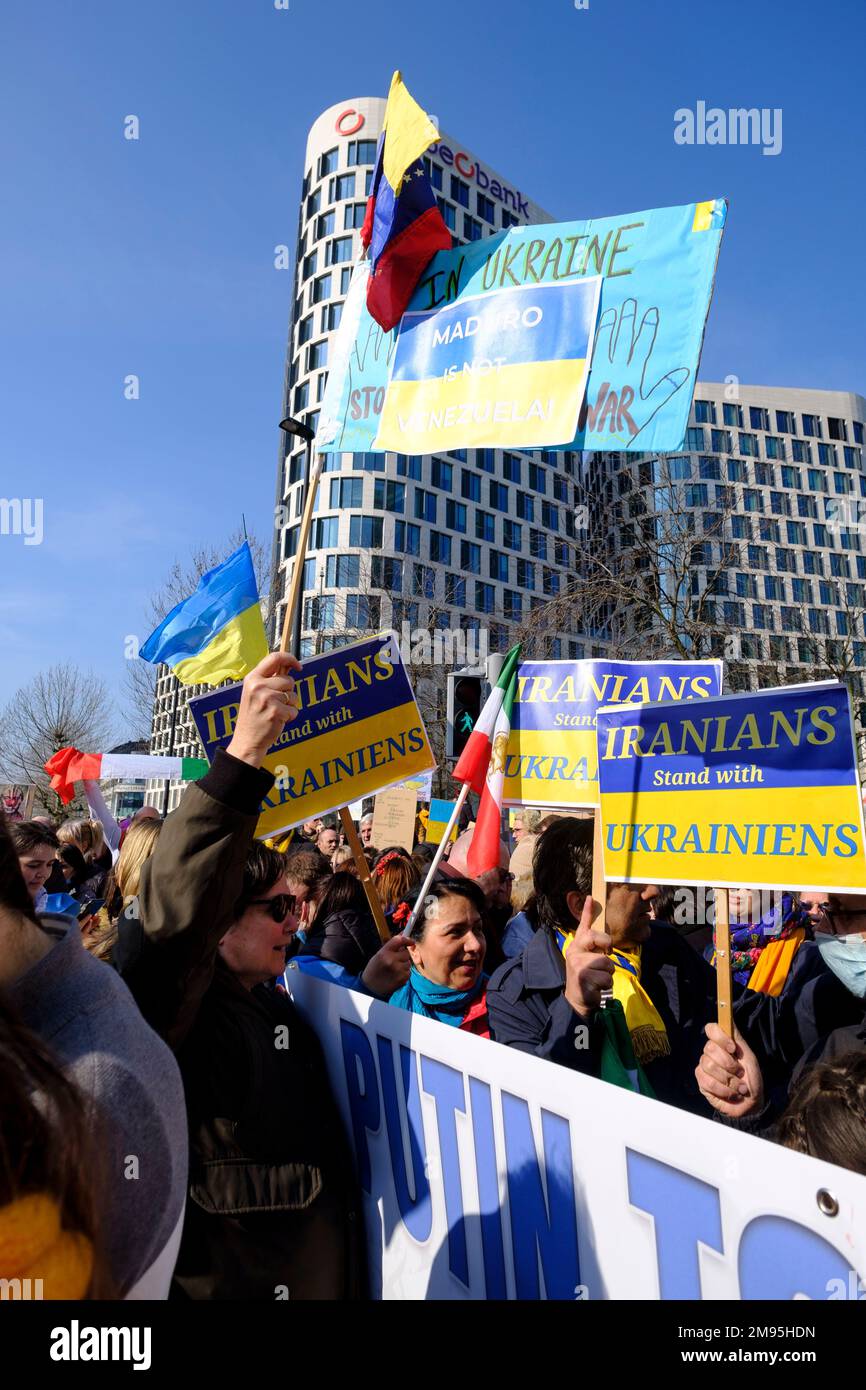 Belgio, Bruxelles, il 6 marzo 2022. Rally a sostegno dell'Ucraina, per la pace e contro gli attacchi russi Foto Stock