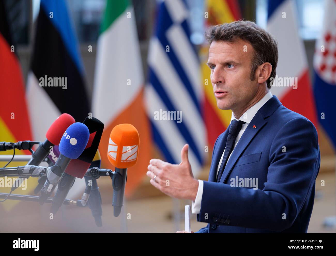 Belgio, Bruxelles, 31 maggio 2022: Emmanuel Macron, Presidente della Repubblica francese, risponde alle domande in un'intervista mediatica dopo la e straordinaria Foto Stock