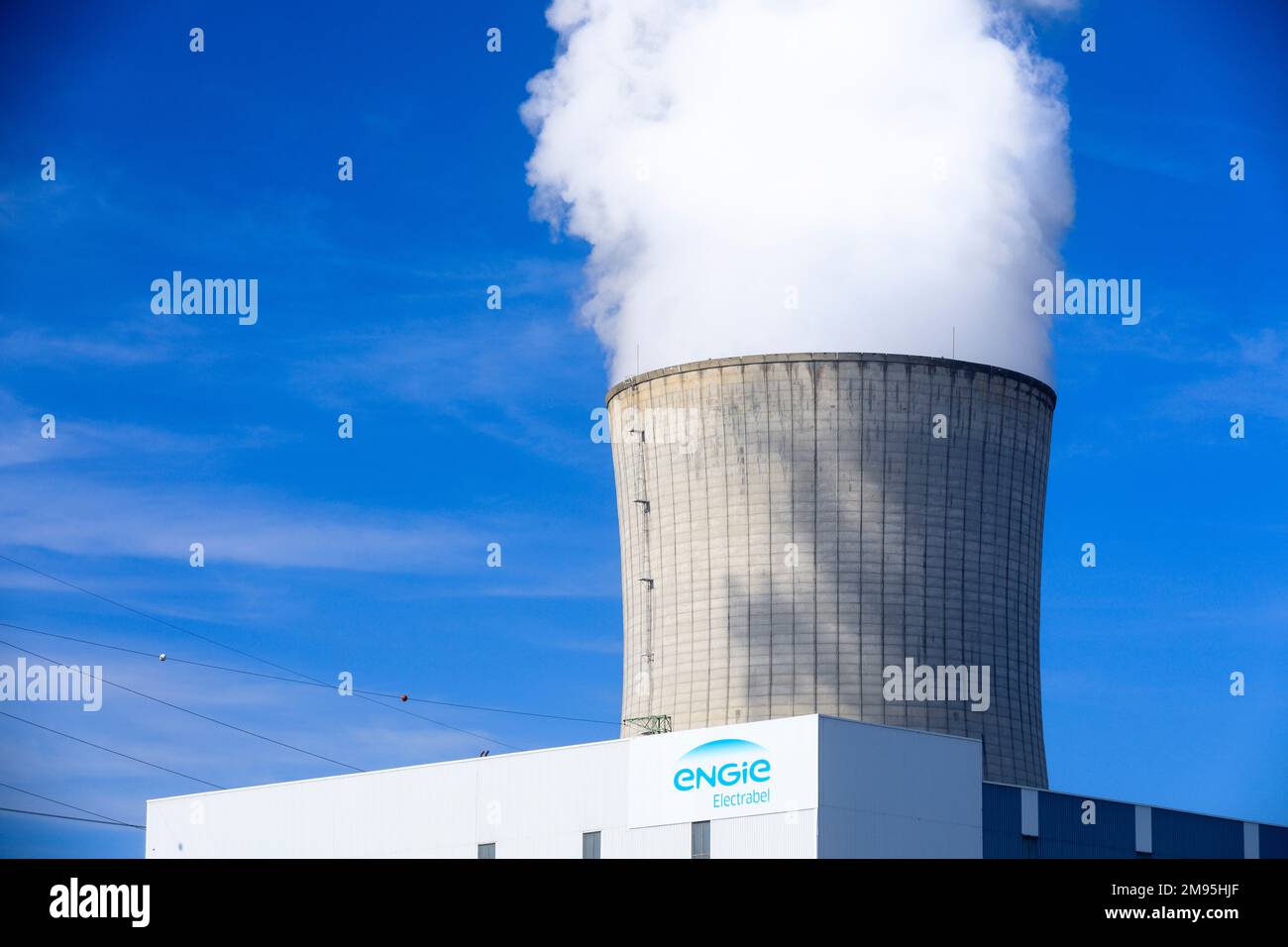 La centrale nucleare di Tihange in Belgio, agosto 2022. Situato sulla riva destra del fiume Mosa, il sito è composto da tre di seconda generazione Foto Stock