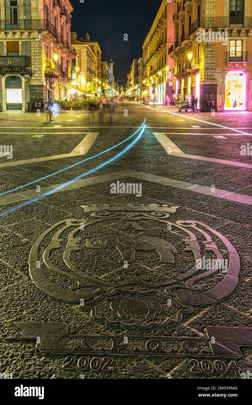 Incisione del simbolo di Catania, il piccolo elefante, in piazza dell'Università all'inizio di via Etnea. Catania, Sicilia, Italia, Europa Foto Stock