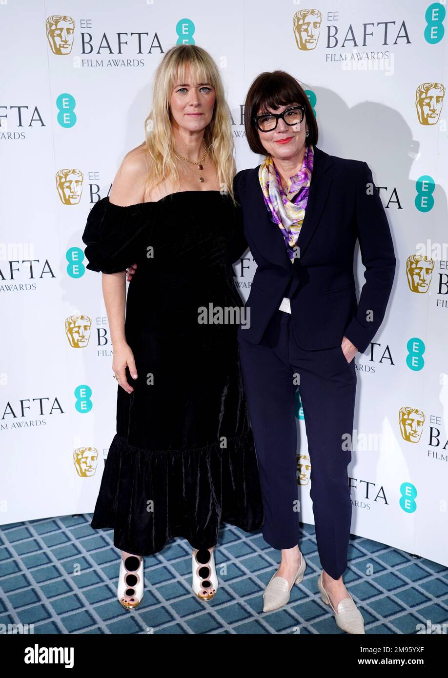 Edith Bowman (a sinistra) e Jane Millichip, CEO di BAFTA, all'annuncio dei candidati del BAFTA EE Rising Star Award 2023 al Savoy, Strand, Londra. Data immagine: Martedì 17 gennaio 2023. Foto Stock