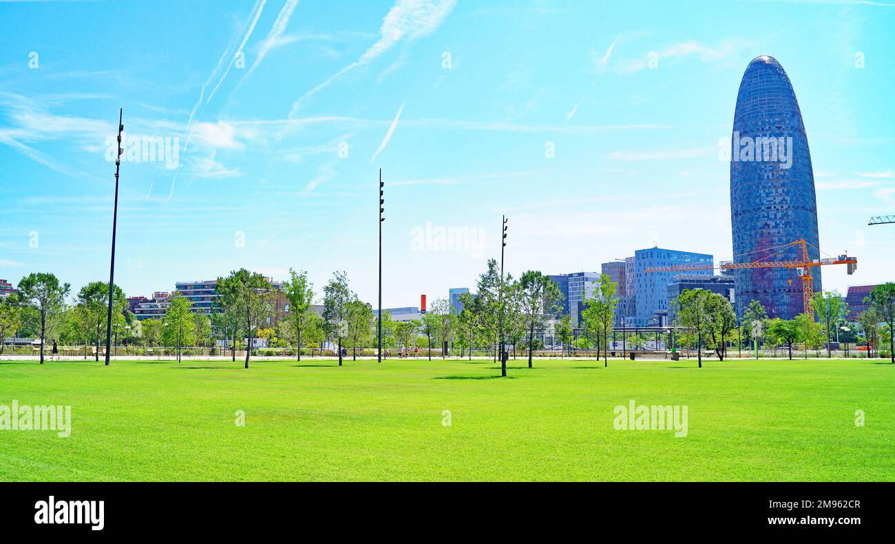 Parco e giardini in Plaza de les Glòries a Barcellona, Catalunya, Spagna, Europa Foto Stock