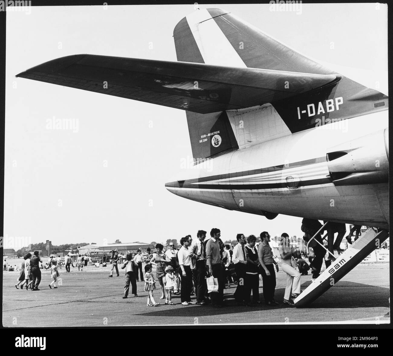 Passeggeri a bordo di un Caravelle Jet, gestito da Air France per voli a corto raggio, aeroporto di Gatwick, Surrey, Inghilterra. Foto Stock