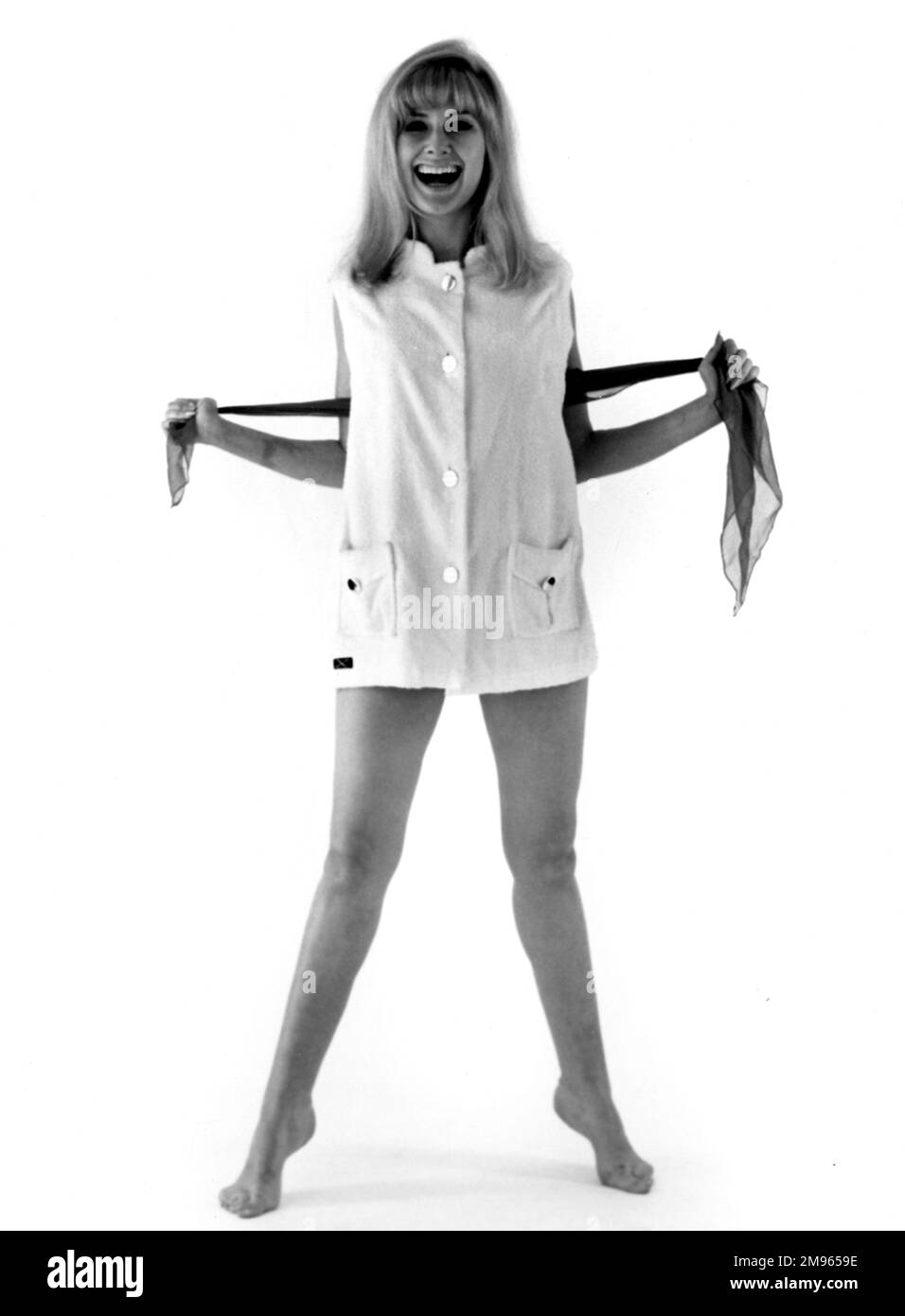 Ritratto completo di una donna in una possente. Foto Stock