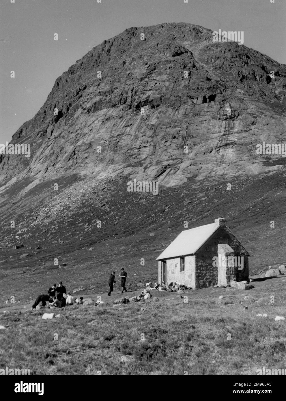 La massa di Cairntoull, una delle montagne di Cairngorm, Aberdeenshire, Scozia. Questo rifugio è per gli scalatori, vicino a Devil's Point, a Glen Dee. Foto Stock